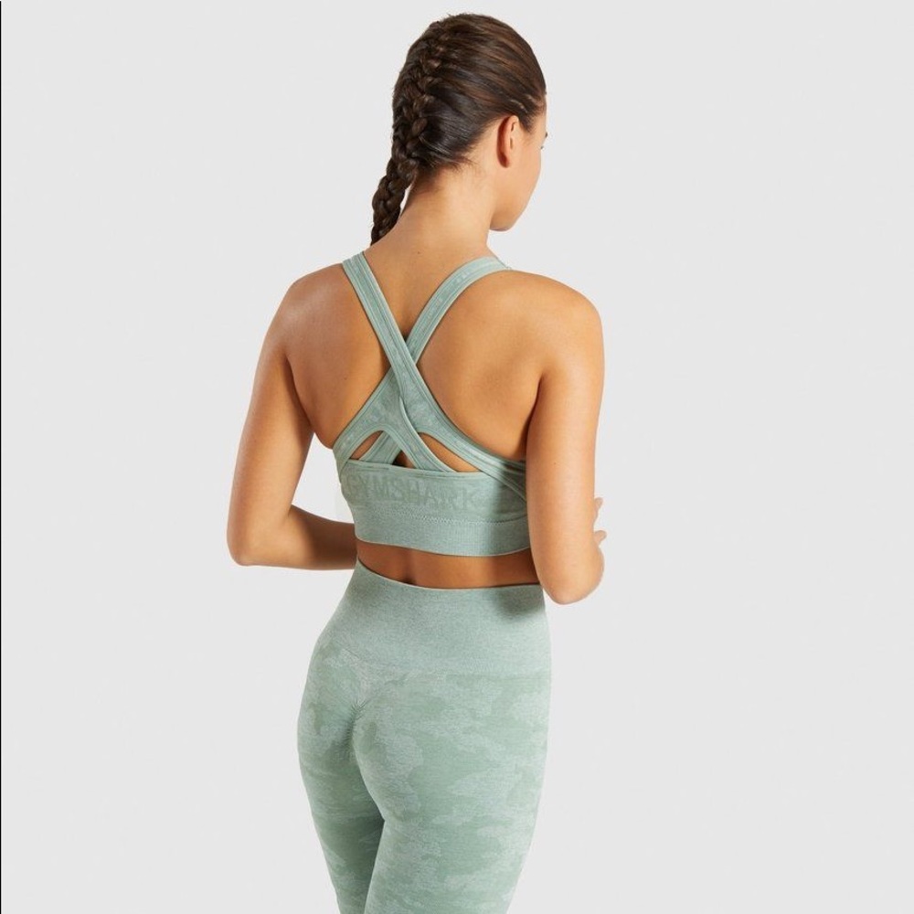 Gymshark Womens

ADAPT CAMO SEAMLESS SPORTS BRA